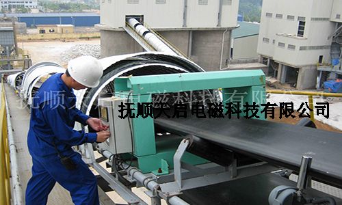 金属探测仪配合除铁器安装